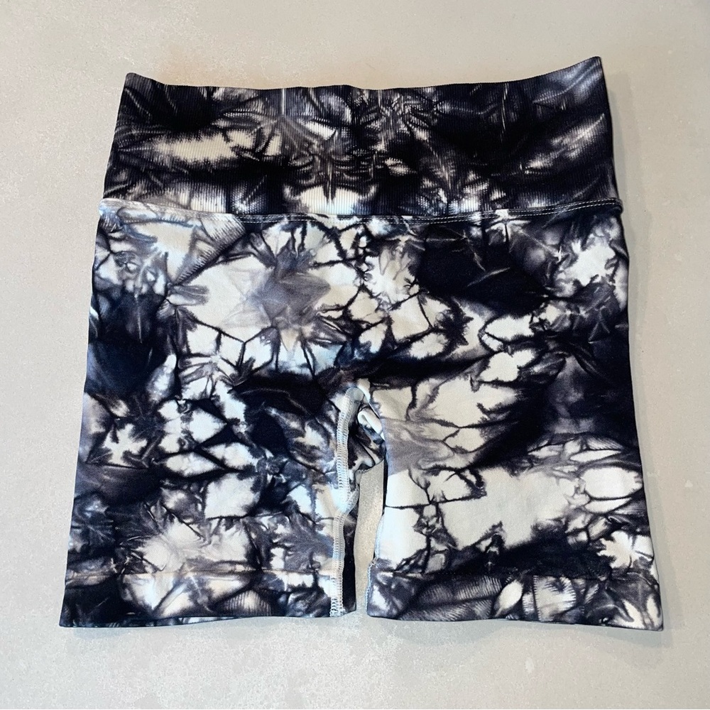 PcheeBum Scrunch Butt Tie Dye Gym Shorts - Black & White